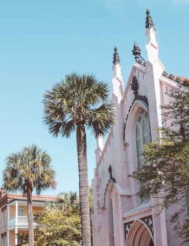two beautiful churches in Charleston - charleston on a budget