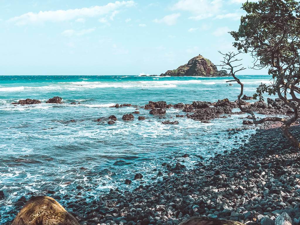 beautiful blue ocean waves rolling in on road to hana stop in maui