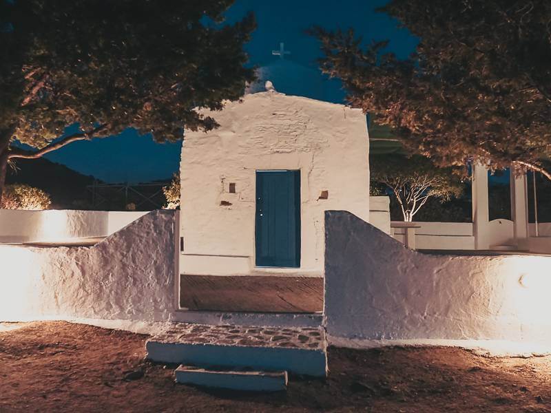 White exterior with blue domes on roof of Saint Anna Chapel