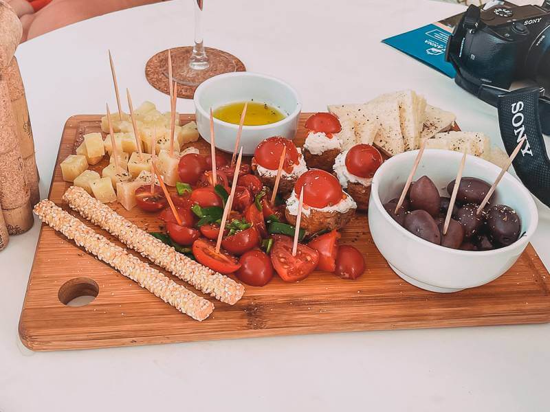 Delicious snacks served with tastings at Saint Anna